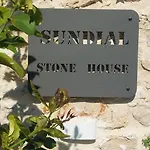 بيت للعطل Sundial Stone House *