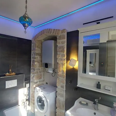 Sundial Stone House Vikendica *