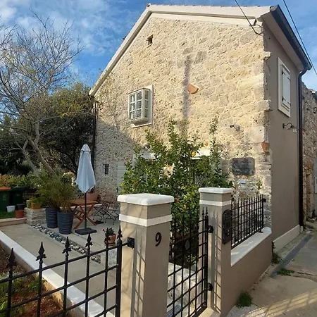 Ferienhaus Sundial Stone House *