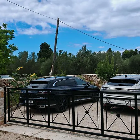 Sundial Stone House Vikendica