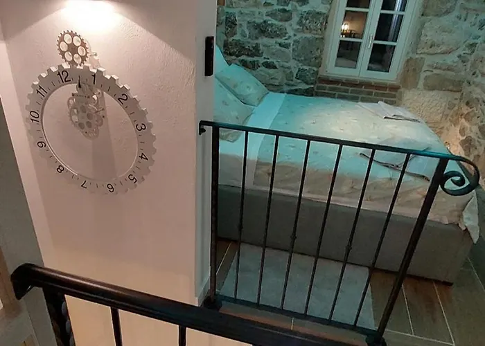 Holiday home Sundial Stone House