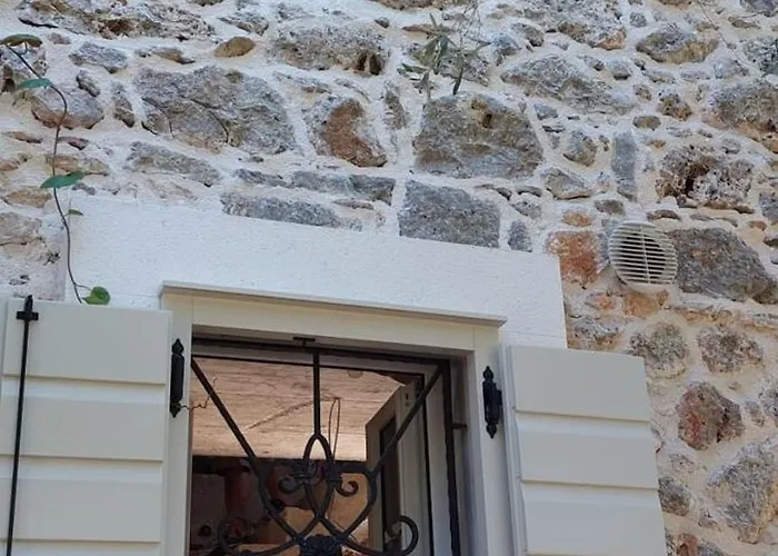 Casa de Férias Sundial Stone House Ždrelac