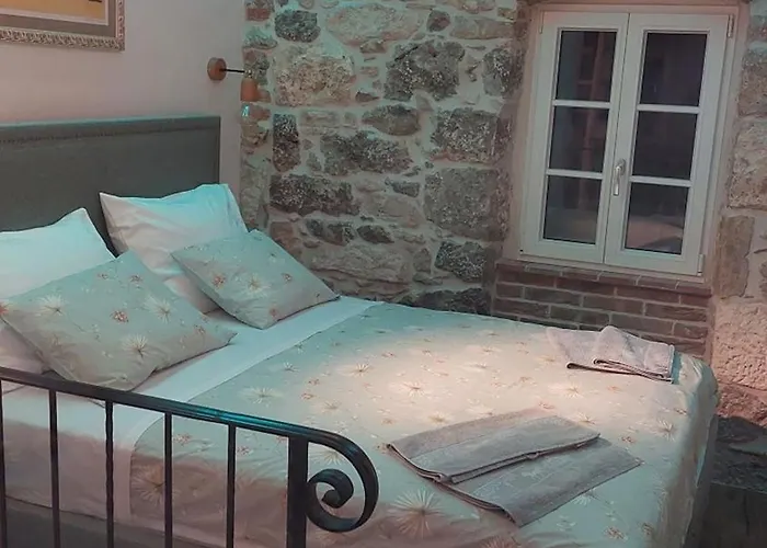 Holiday home Sundial Stone House *