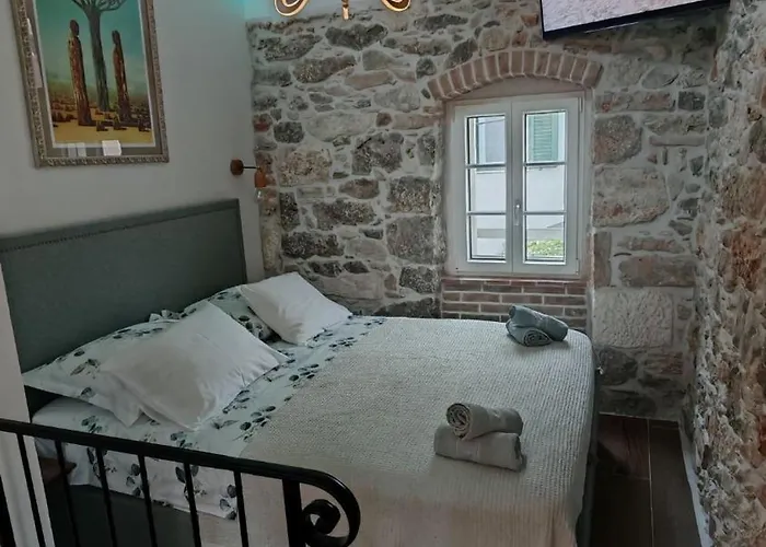 Holiday home Sundial Stone House